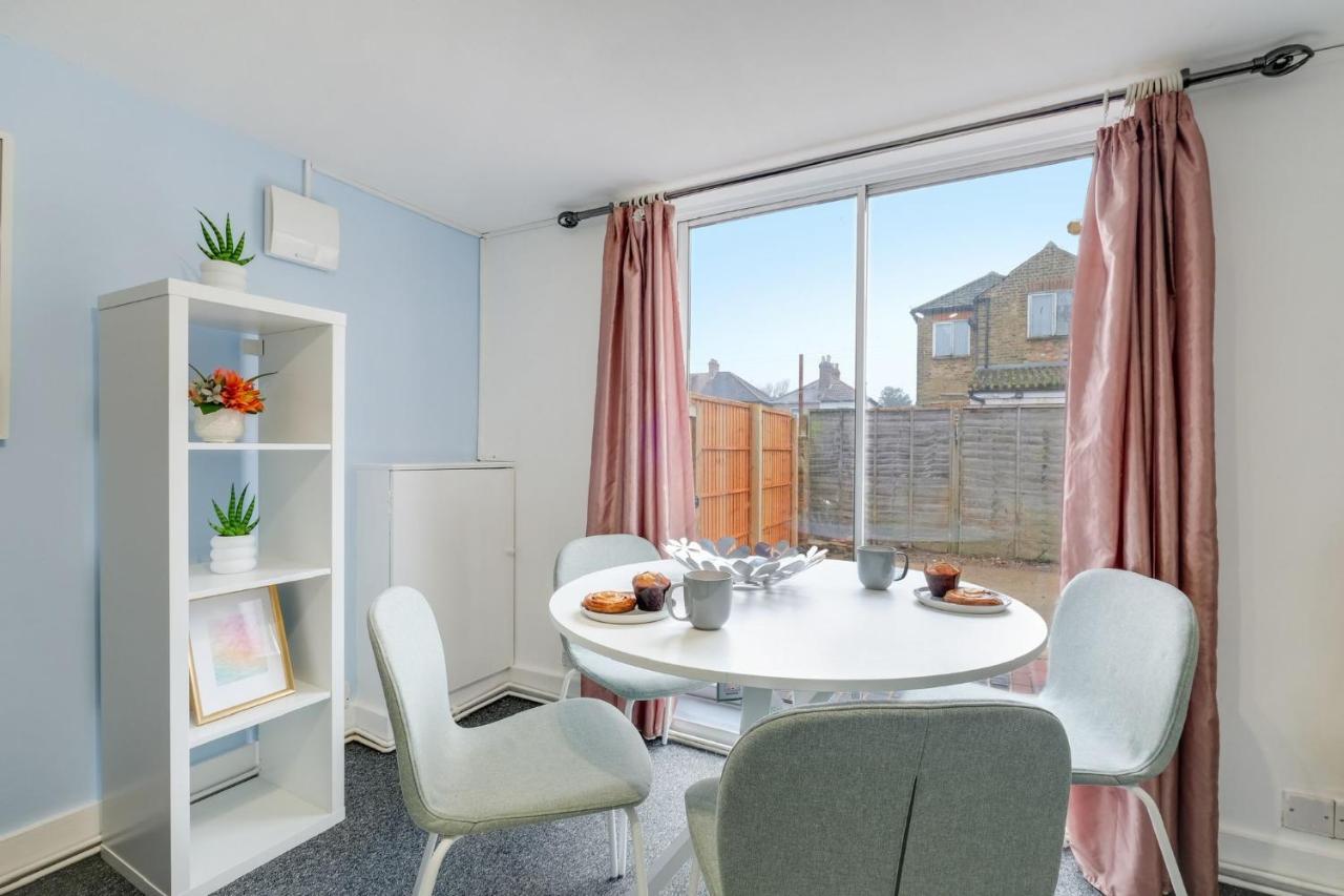 Chic 1Br House In Hounslow - 12 Mins From Heathrow Airport Διαμέρισμα Feltham Εξωτερικό φωτογραφία