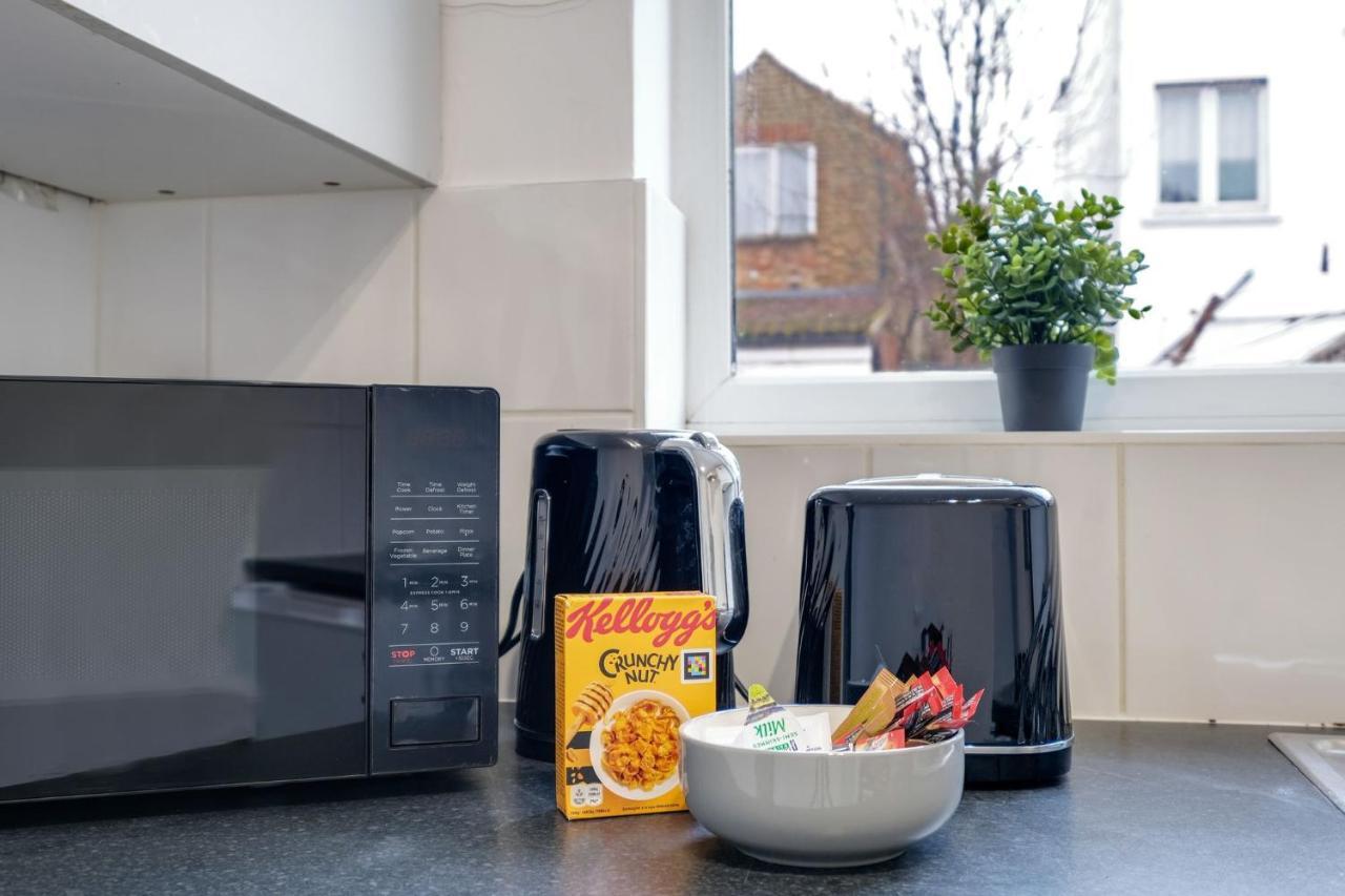 Chic 1Br House In Hounslow - 12 Mins From Heathrow Airport Διαμέρισμα Feltham Εξωτερικό φωτογραφία