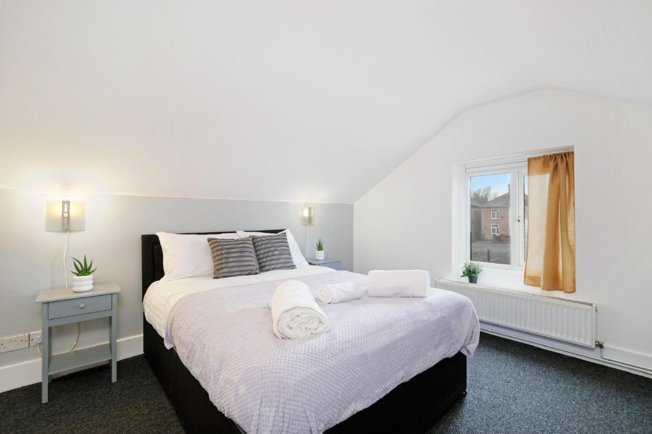 Chic 1Br House In Hounslow - 12 Mins From Heathrow Airport Διαμέρισμα Feltham Εξωτερικό φωτογραφία
